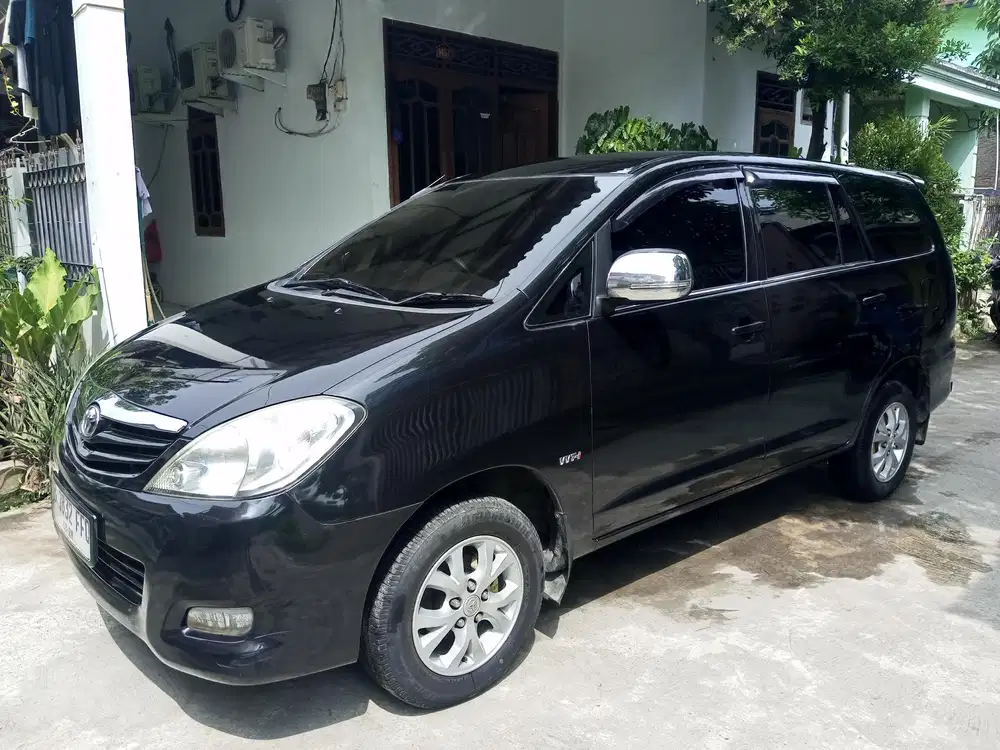 Toyota Kijang Innova 2011 Bensin