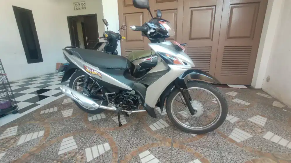 Suzuki shooter injeksi plat merah