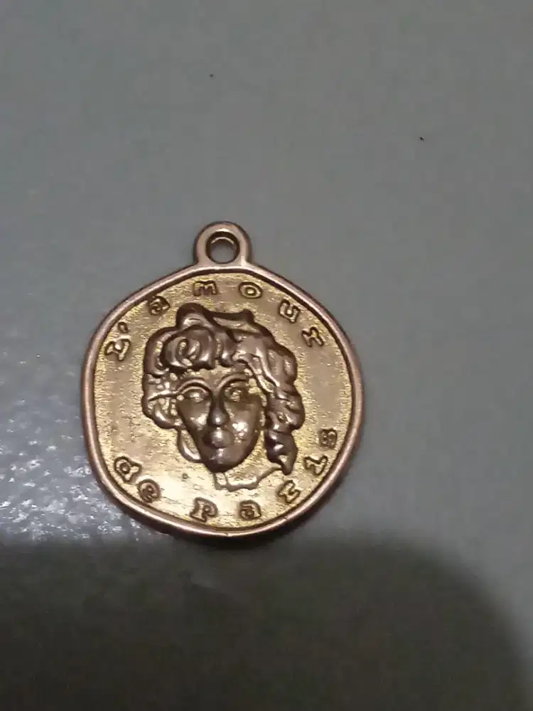 Liontin kalung vintage