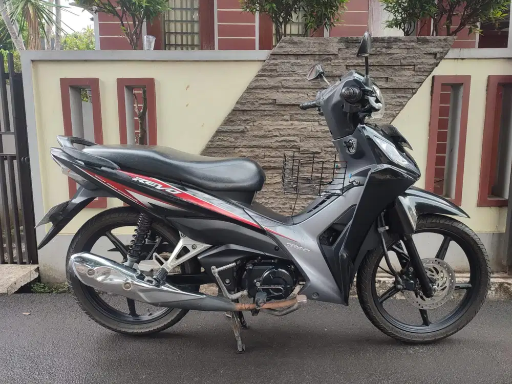 HONDA REVO FI TAHUN 2015 LIKE NEW