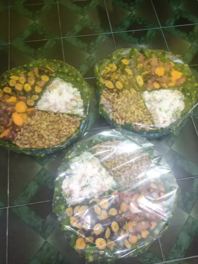 Bolen dan Aneka Kue  Snack Box Dapur Nam Nam Serang