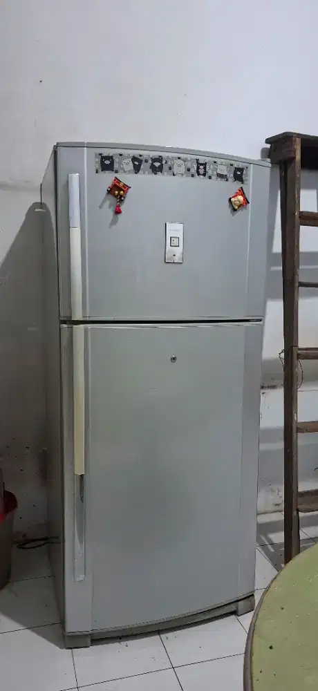 Dijual Kulkas 2 Pintu merek SHARP