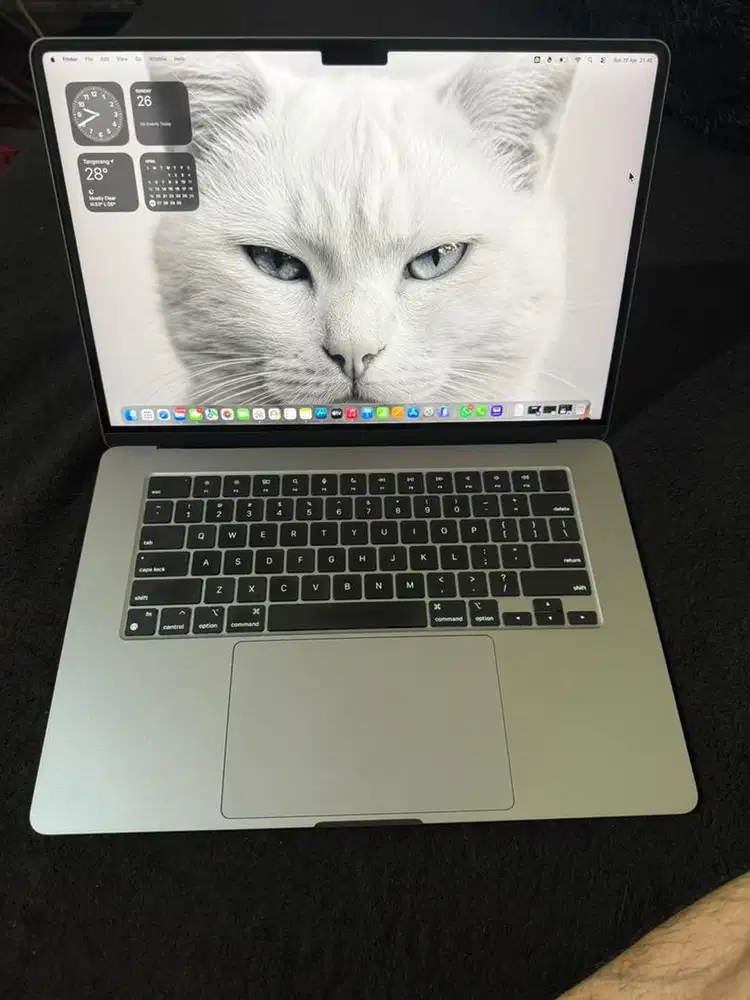 Macbook Air (M2, 15 inchi, 2023)