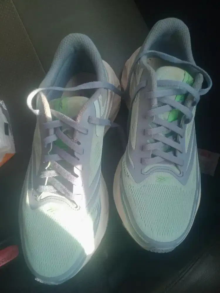 Sepatu reboox run hijau tosca UK 39