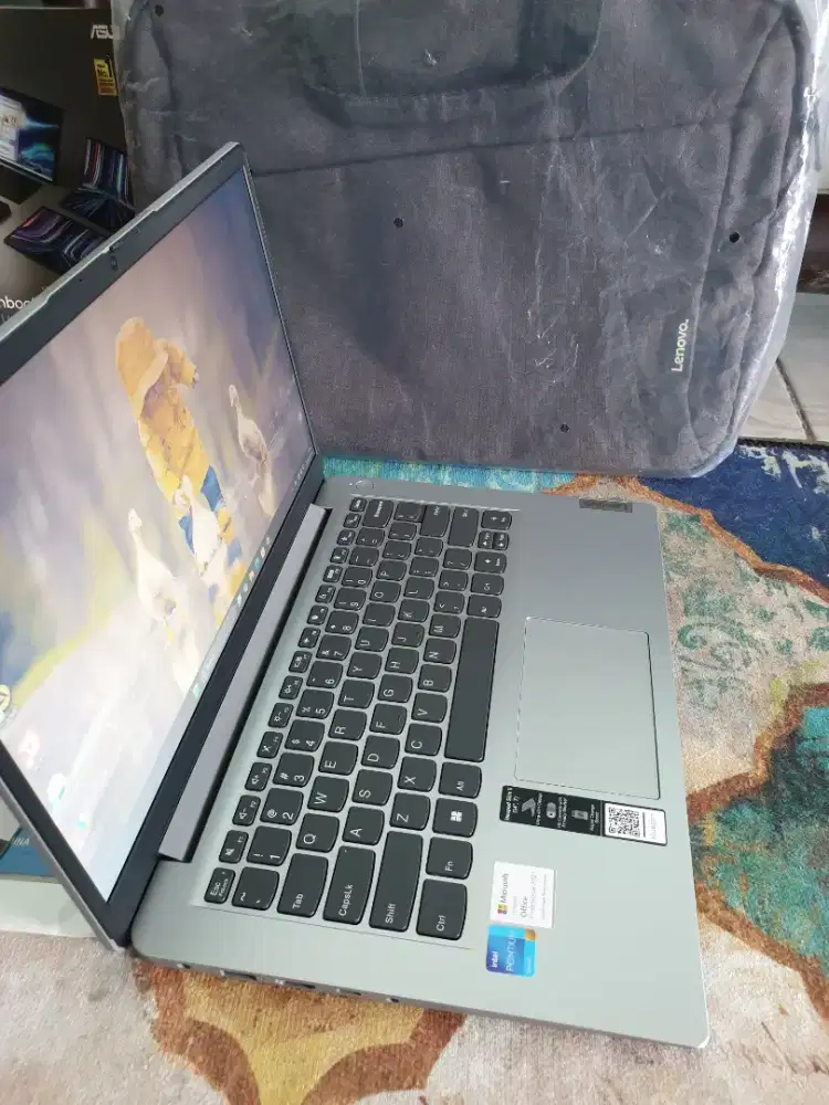 Laptop lenovo slim 1i mewah like new