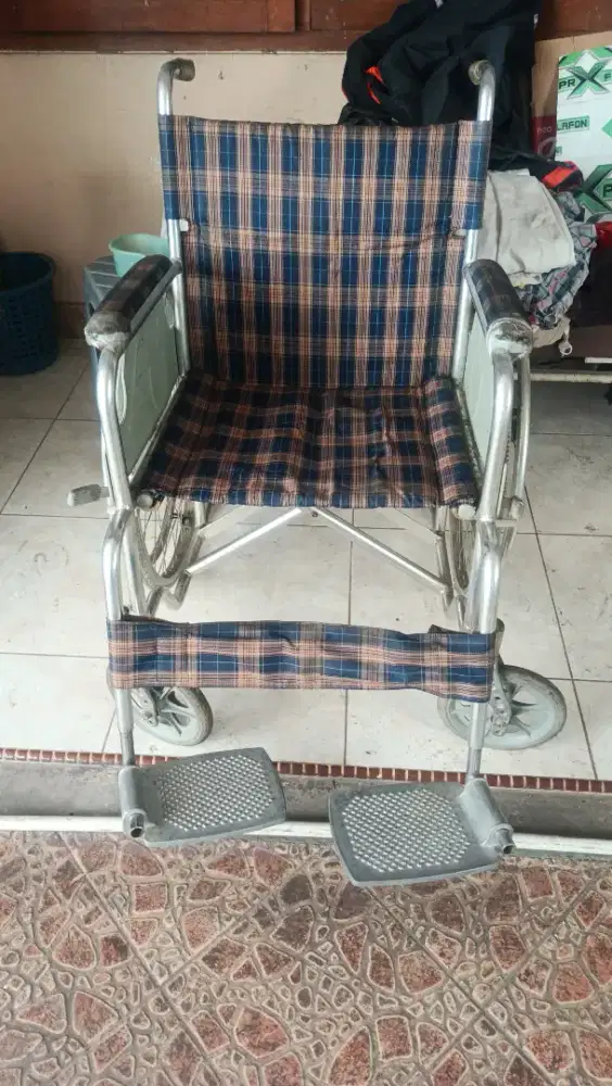 Kursi roda manual