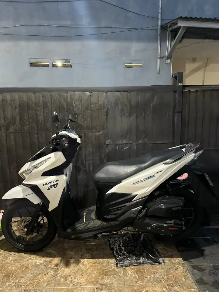 Honda vario 150 iss led old 2015 putih
