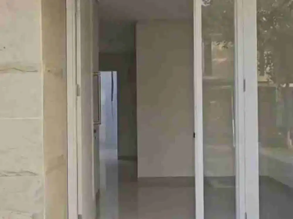 DISEWAKAN Rumah New Minimalis Kosongan Perumahan Greenlake Citraland Surabaya Barat
