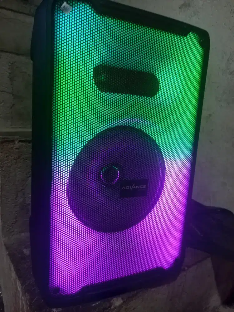 speaker advance 8