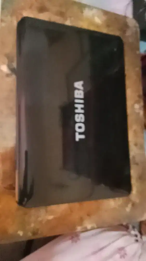 Jual laptop Toshiba bekas ram 4/64 cas sama tas