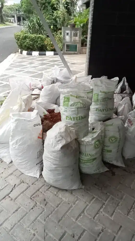 Gratis tanah merah urugkan