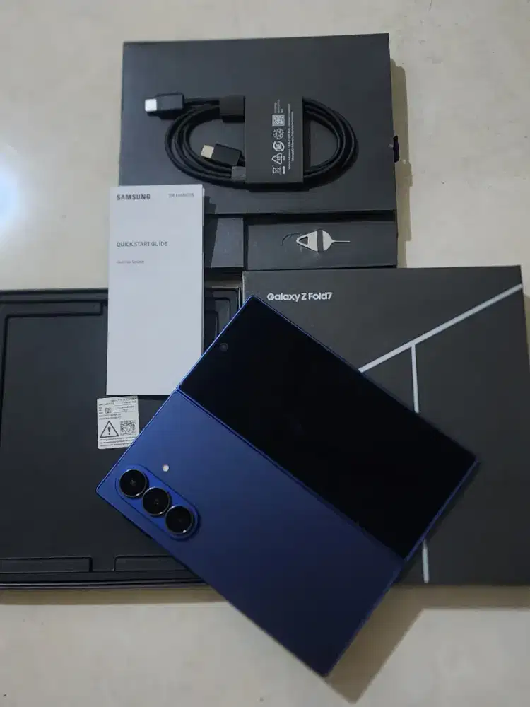 Samsung Z Fold 7 5G 12/512Gb, warna Navy  SEIN, Kondisi 99% Mulus