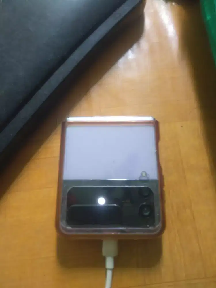 Samsung z flip minus layar dalem..layar depan aman..lainnya normal..