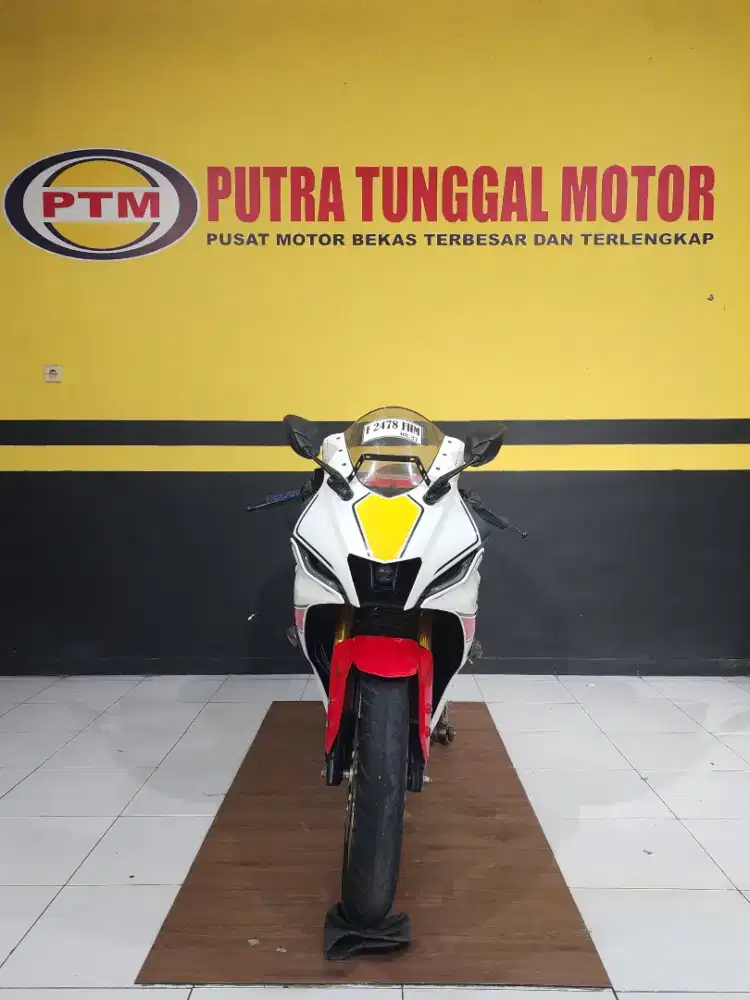 Di jual R15  v4 ABS 2022