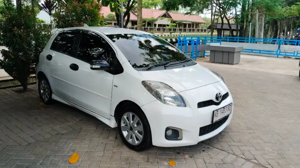 DIJUAL !!! YARIS S LIMITED (MATIC) TAHUN 2012 AT WARNA PUTIH