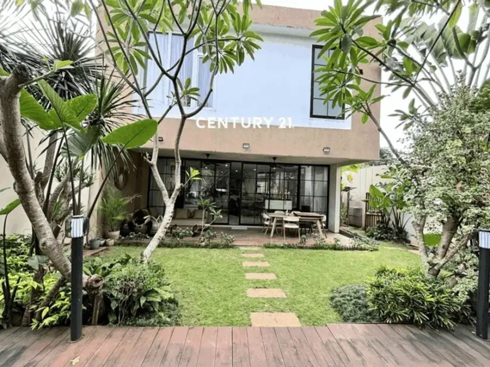 Rumah modern tropical dilengkapi dengan swimming pool & depan fasum di sektor 9 Bintaro