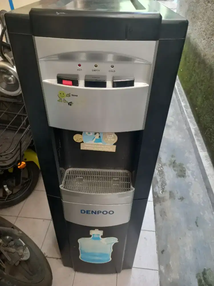 Dispenser Denpoo galon di bawah rusak