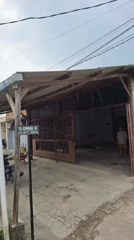 Rumah dan bangunan cocok untuk gudang ataupun garasi