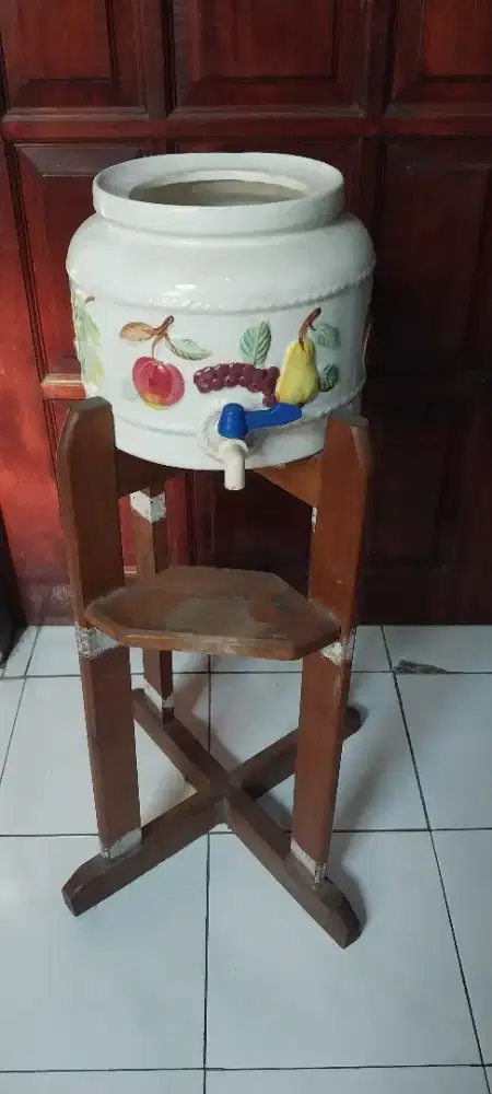 Rak Dispenser Guci