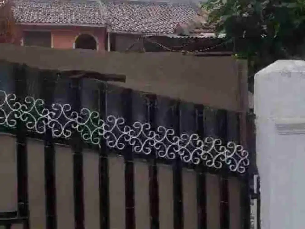 Rumah tua hitung tanah saja di cempaka putih timur..