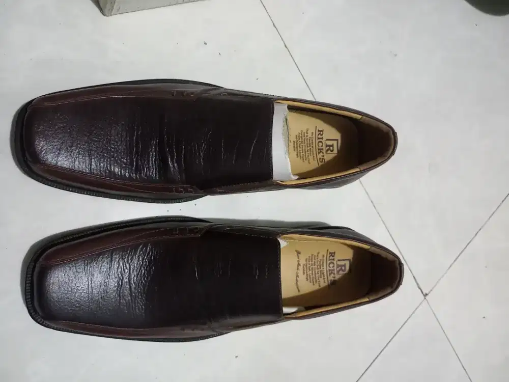 Sepatu kulit fantovel