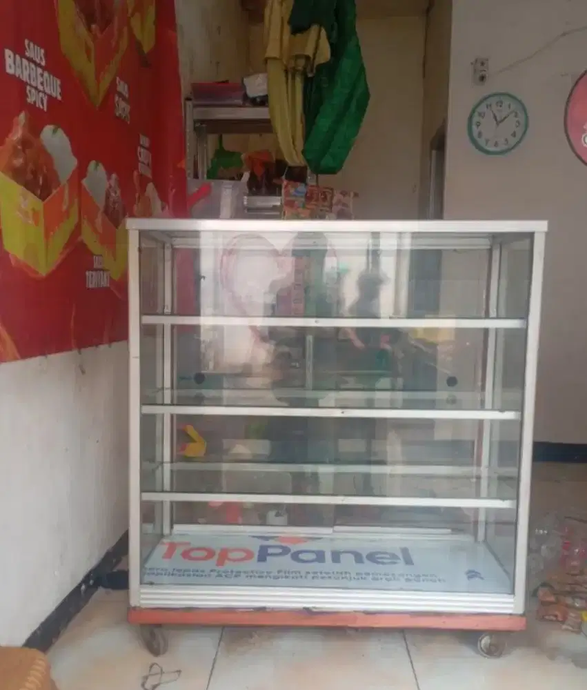 Etalase kaca warung