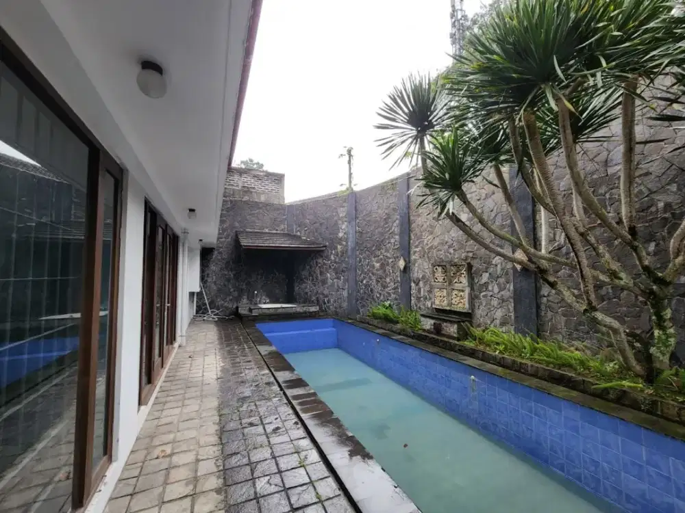Rumah Mewah Ada Kolam Renang di Hegarsari Sayap Hegarmanah Bandung