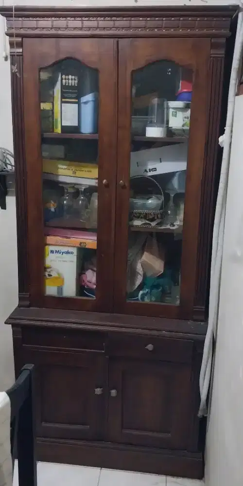 Lemari Kayu Kaca