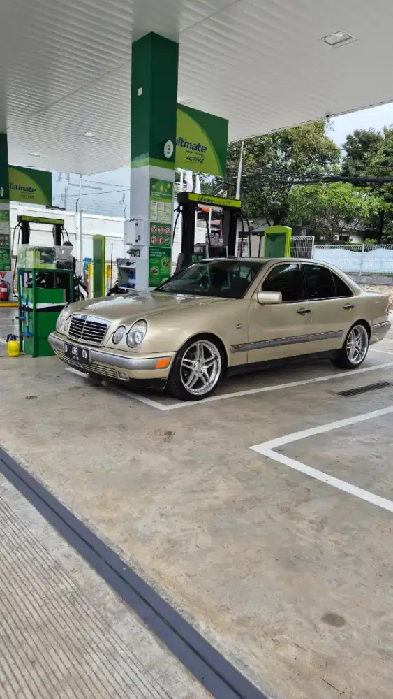 Mercy New Eyes W210 E230 AT 1997