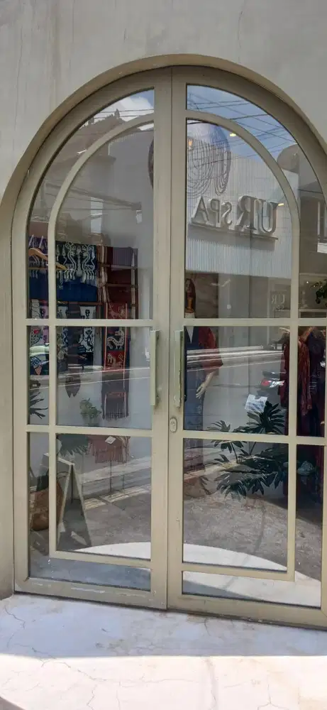 Dibutuhkan segera staff boutique/sales fashion di Ubud