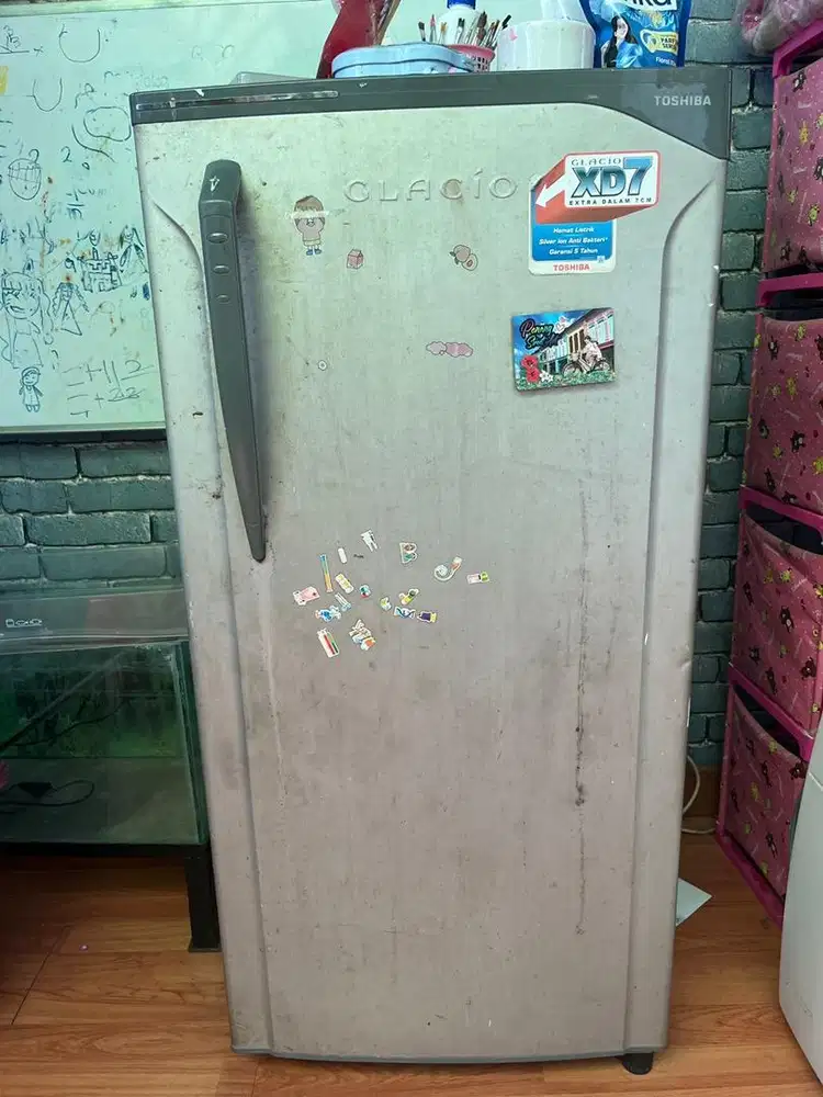 Kulkas bekas super normal tidak di pakai