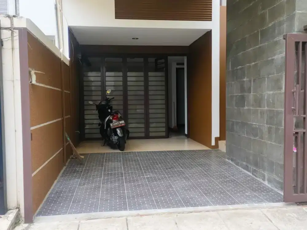 DISEWAKAN RUMAH MINIMALIS KOMP. SETRADUTA BANDUNG TOL PASTEUR UNIV MARANATHA