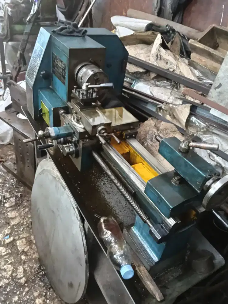 Mesin bubut bv20