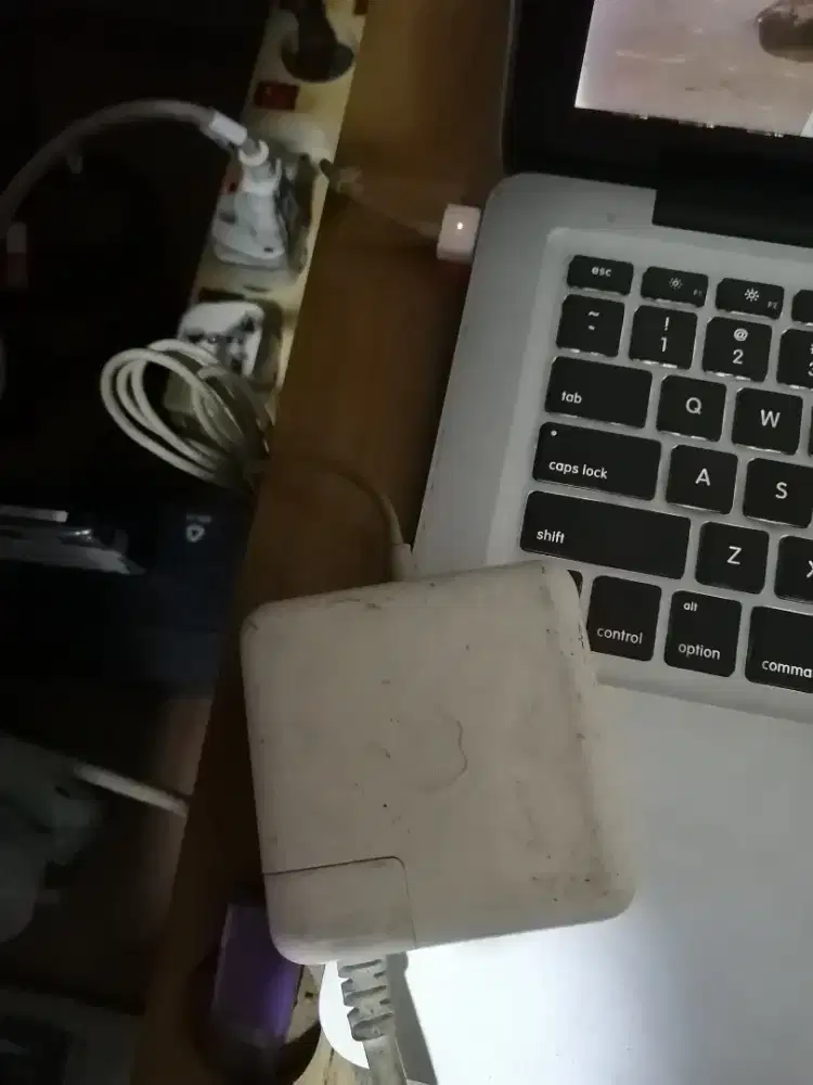 Magsafe original bawaan macbook pro normal