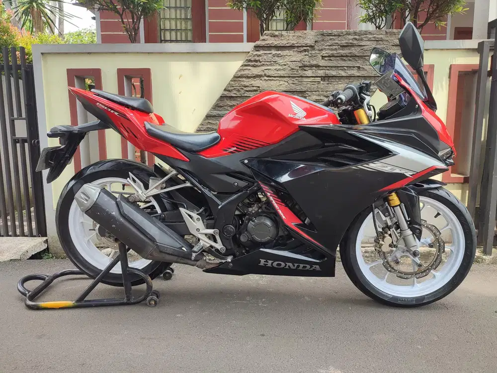 HONDA CBR 150R ALLNEW TAHUN 2022 LIKE NEW