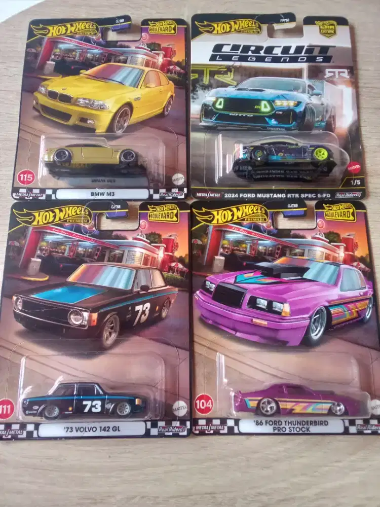 Hot Wheels Premium Boulevard & Circuit Legend