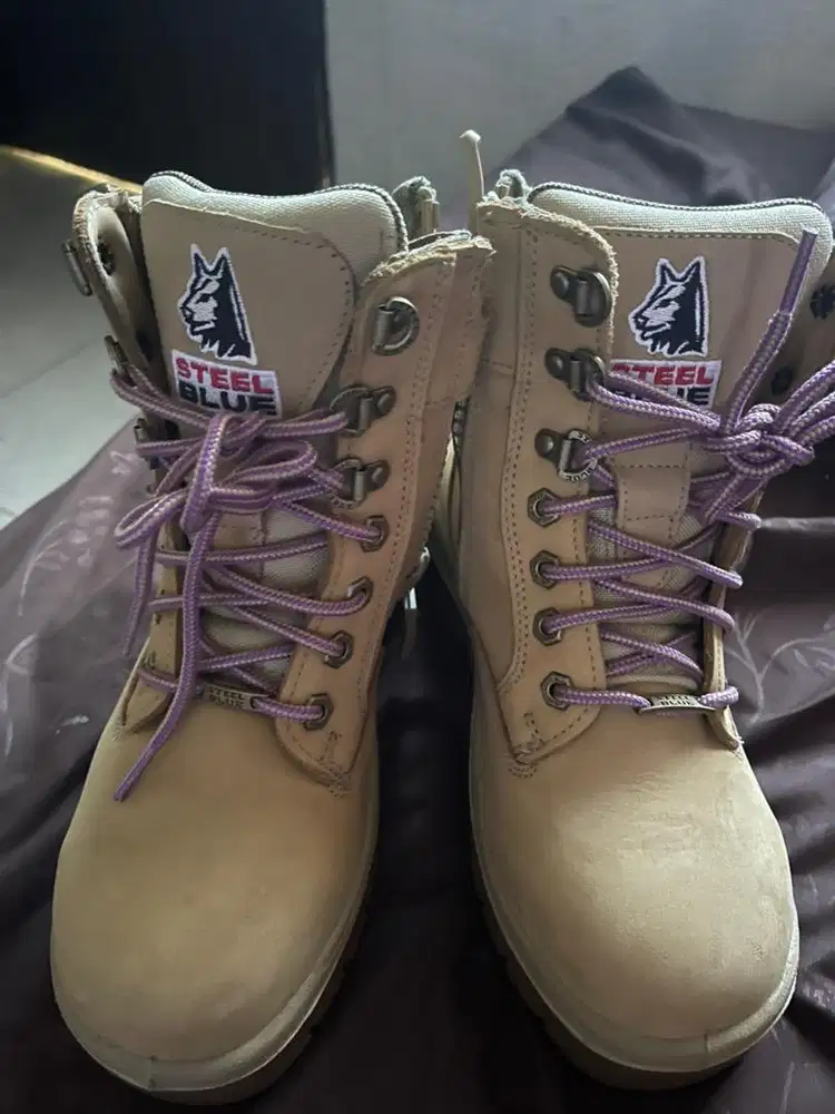 Safety shoes wanita