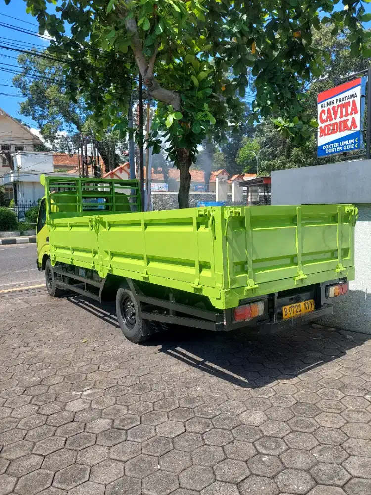 Hino Dutro Long 4 Roda