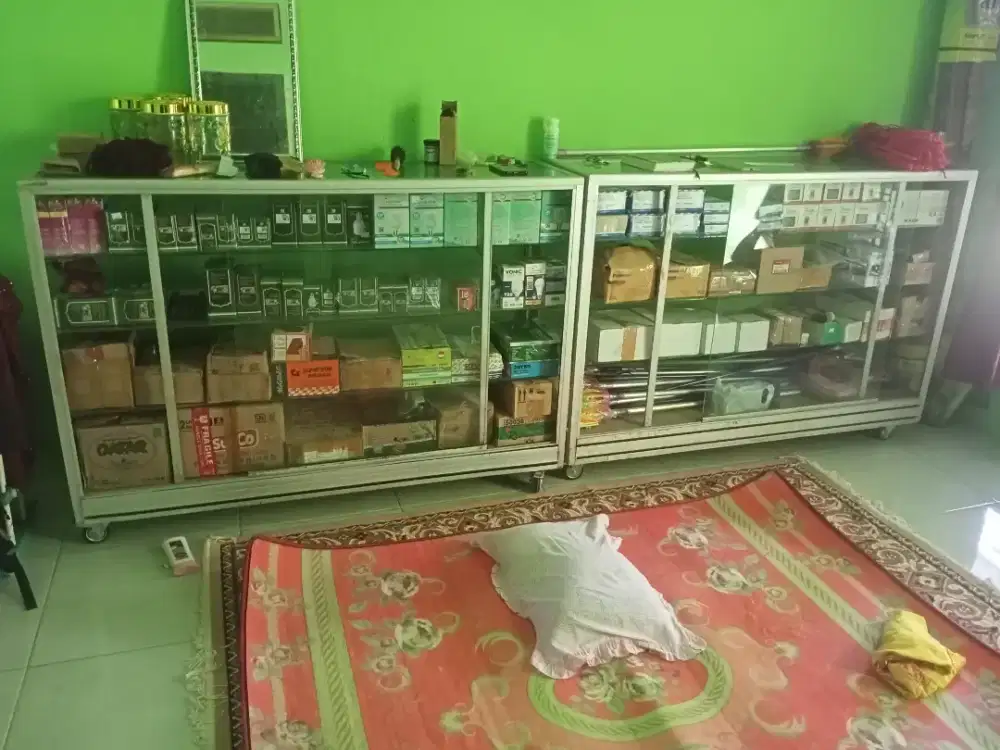 Etalase/rak kaca