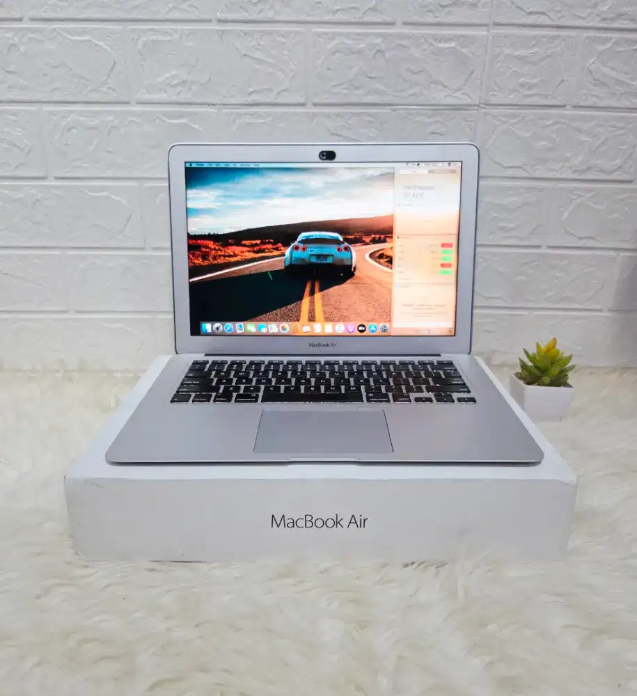 Macbook Air 2017 13inchi 128GB Mulus Fullset