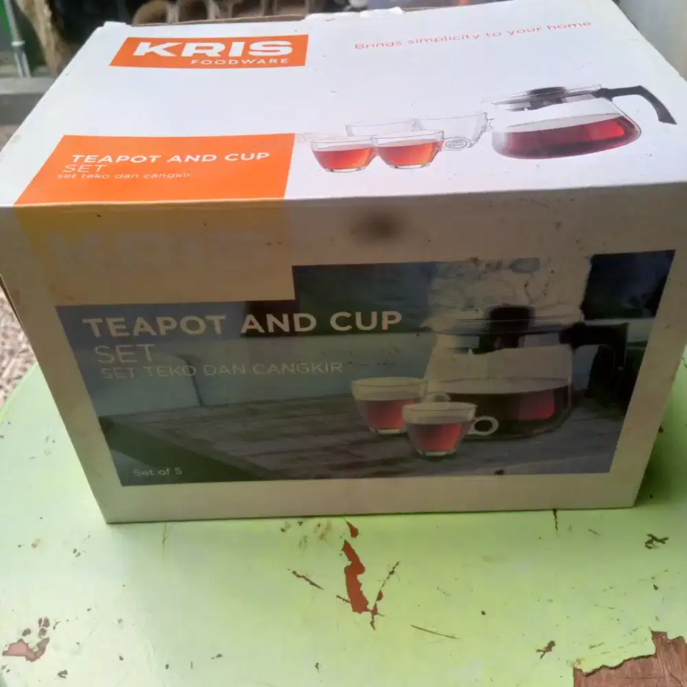 Tea pot and cup