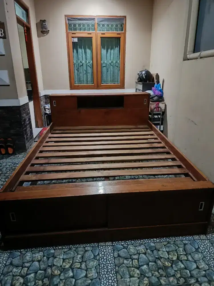 Dipan/Ranjang kayu jati