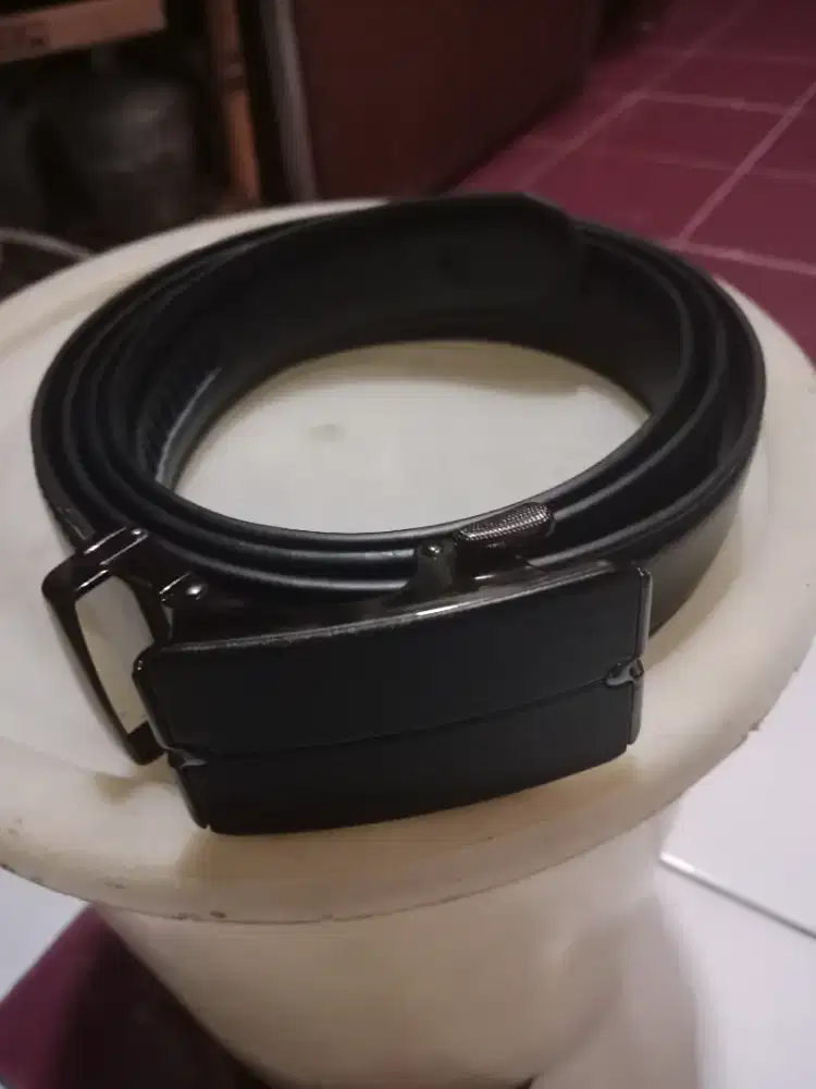 Sabuk kulit asli masih baru