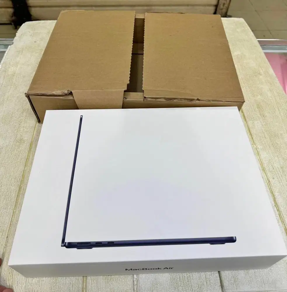 JUAL MACBOOK AIR M4 16/256 IBOX (NEW)MURAH