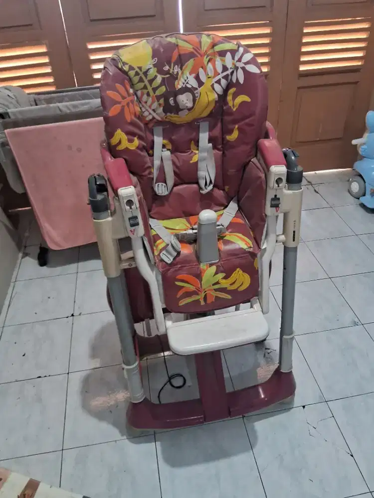 Kursi makan anak