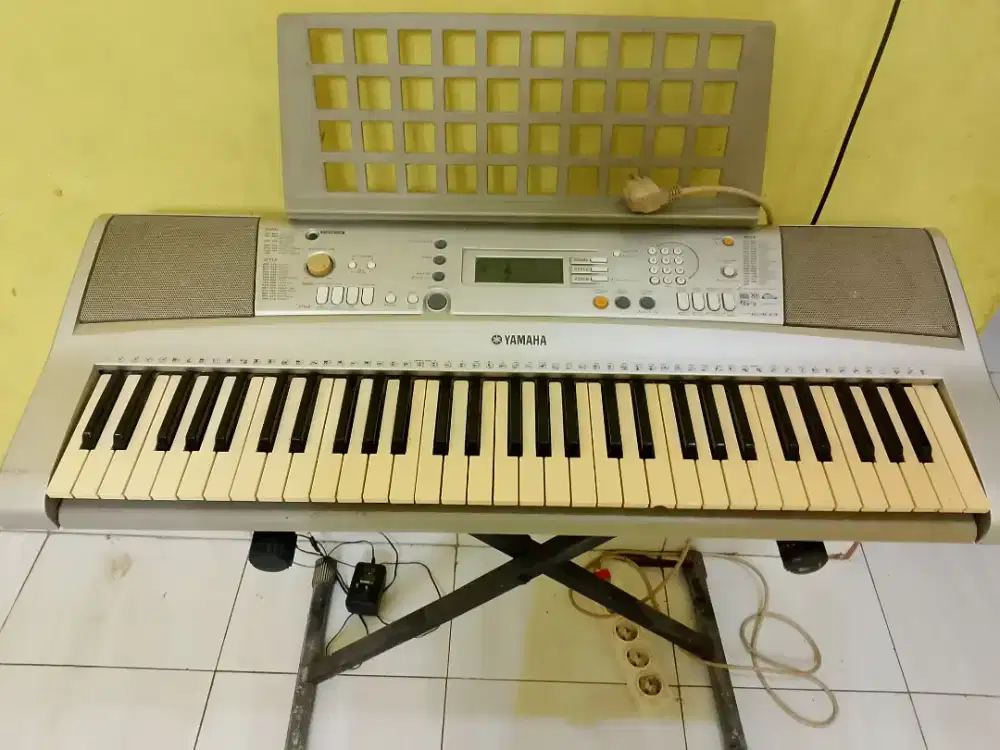 Keyboard yamaha PSR E303