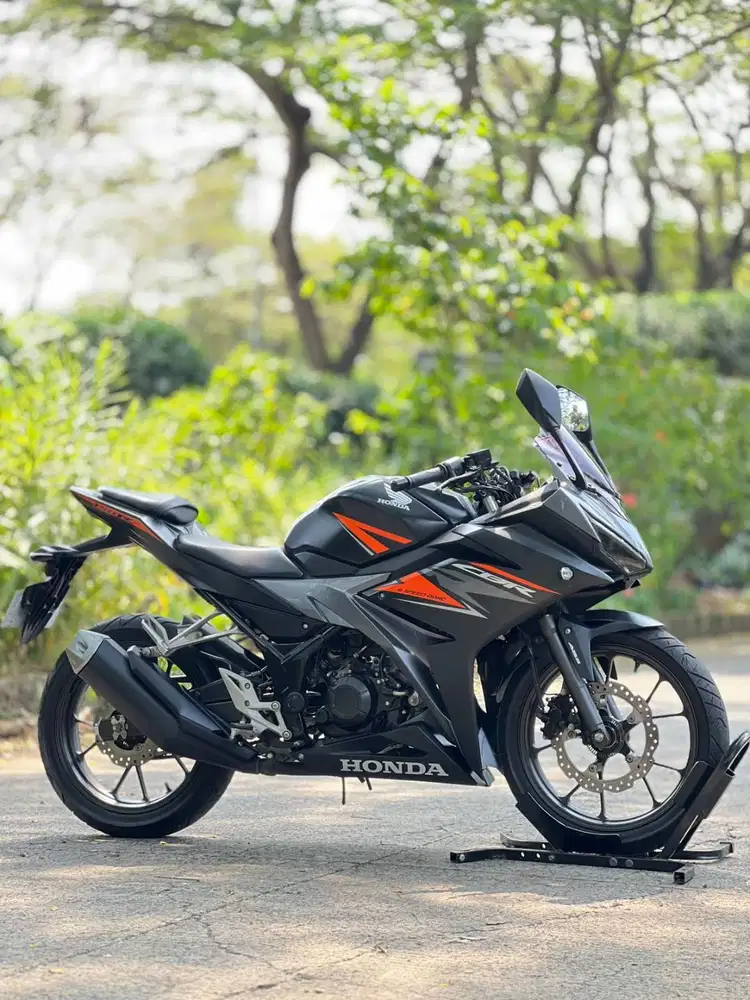 HONDA CBR 150R ABS OLD 2019 HITAM KM 8K PAJAK ON LIKE NEW