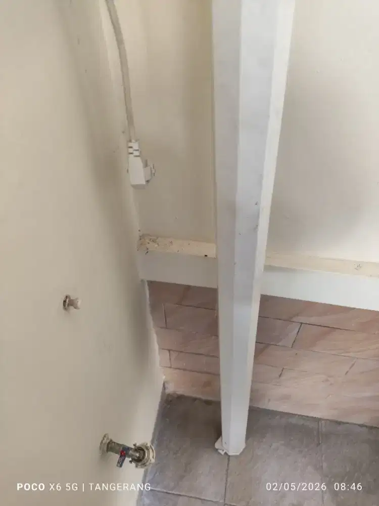 Layar proyektor otomatis pakai remot