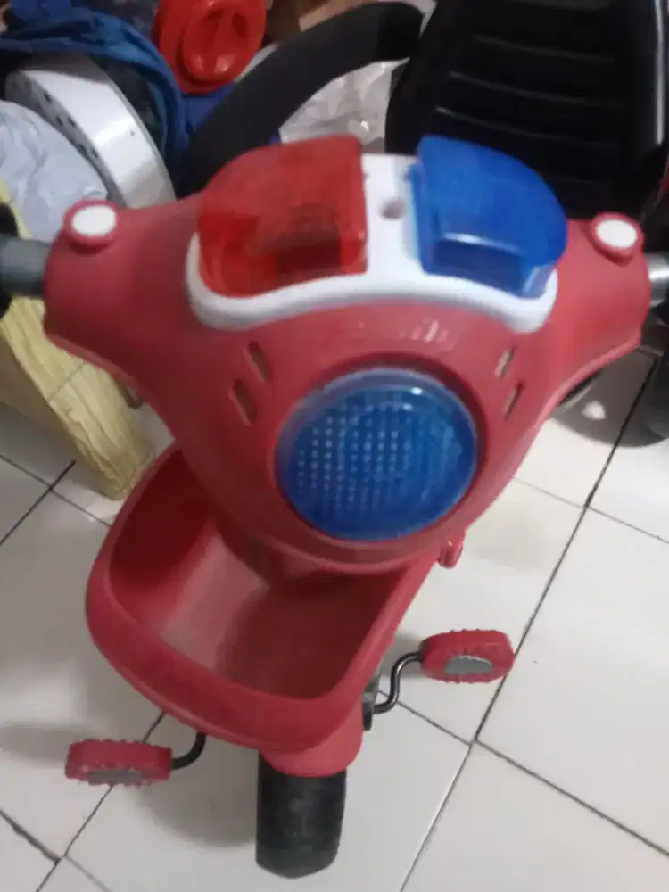 Dijual cepat sepeda roda 3 untuk anak usia sktr 1 th