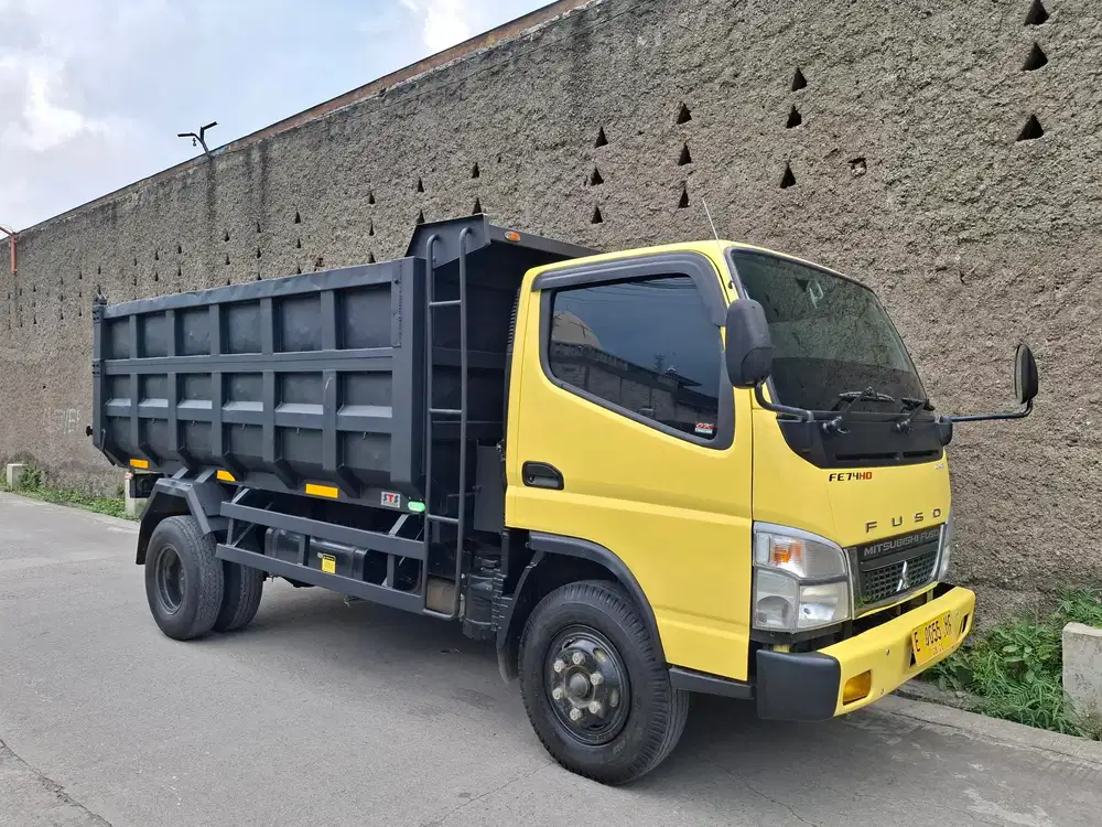 Mitsubishi Canter 136 PS Dump Truck FE74HD Truk Colt Diesel CDD 2023